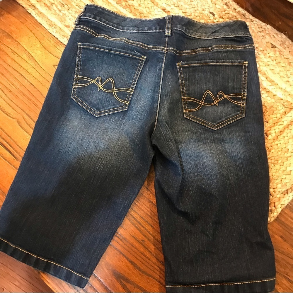 ▪️NEW YORK & COMPANY Denim Shorts - Picture 10 of 11
